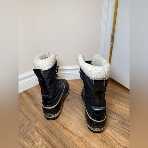Sorel - Women’s Black and White Warm Cozy Faux Fur Winter Boots in Size EUR 38 - Picture 3 of 6
